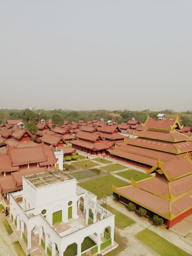 Mansion Hostel Мандалай Екстер'єр фото