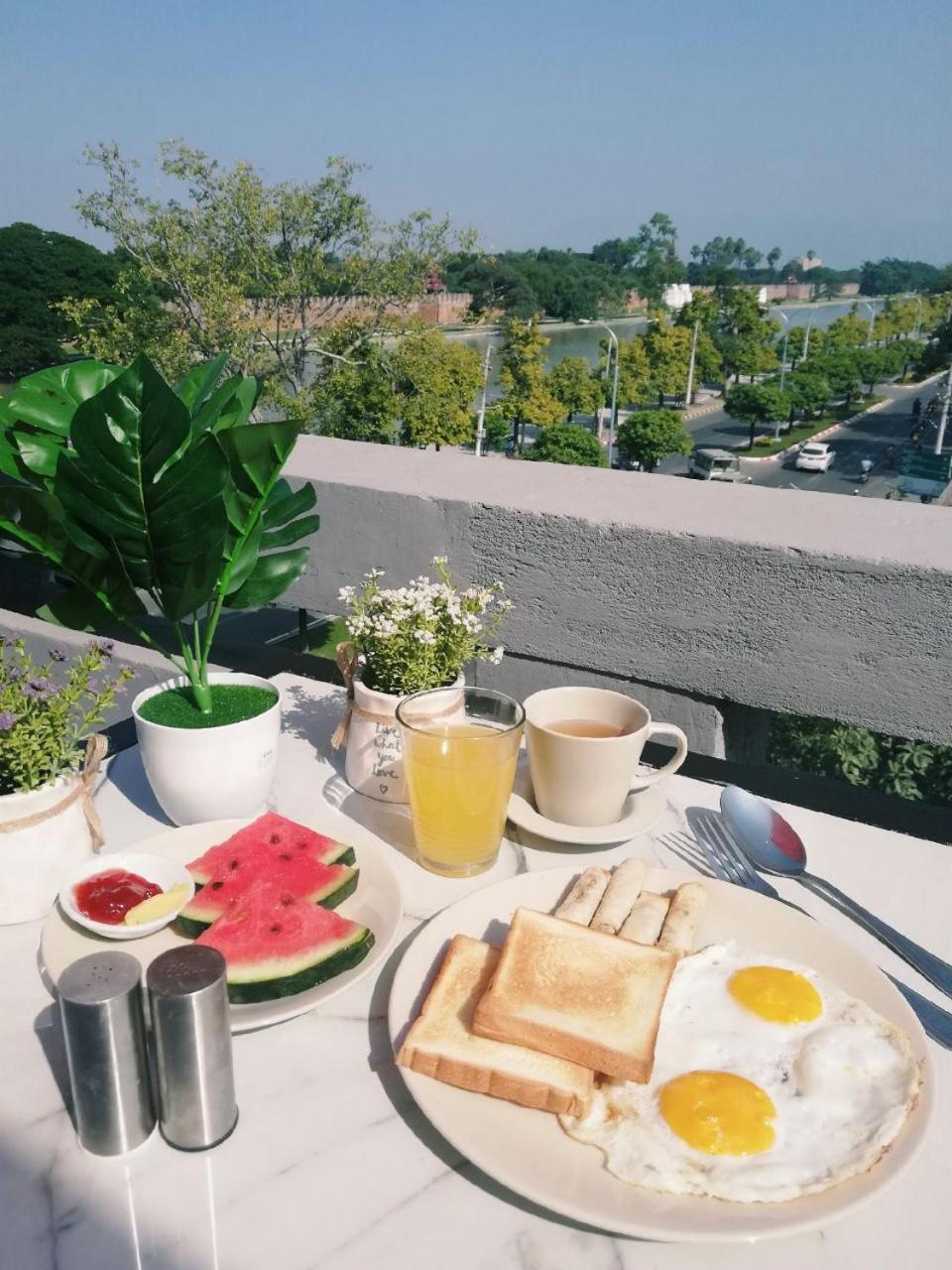 Mansion Hostel Мандалай Екстер'єр фото