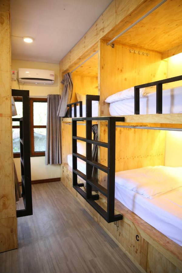 Mansion Hostel Мандалай Екстер'єр фото