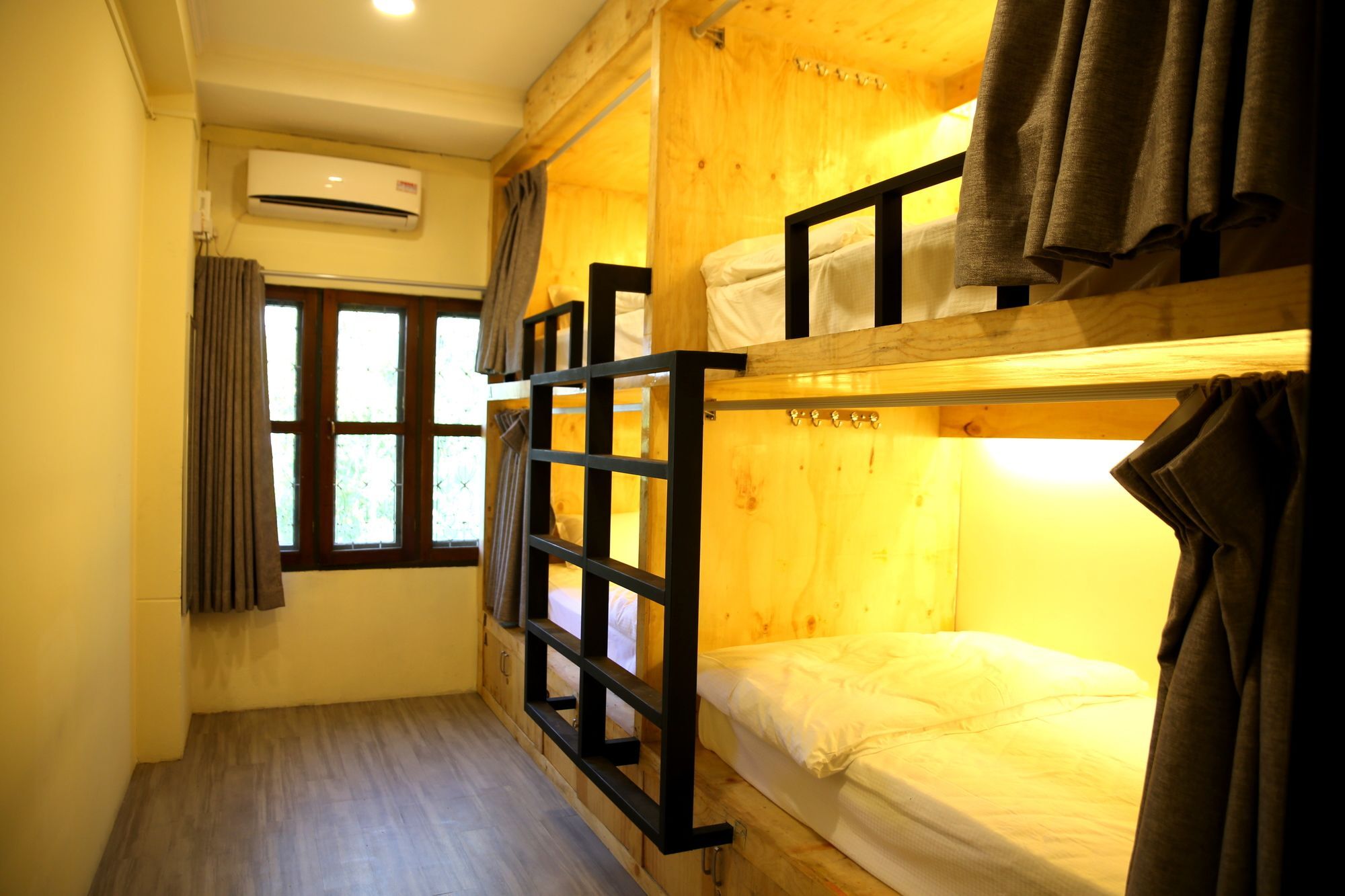 Mansion Hostel Мандалай Екстер'єр фото